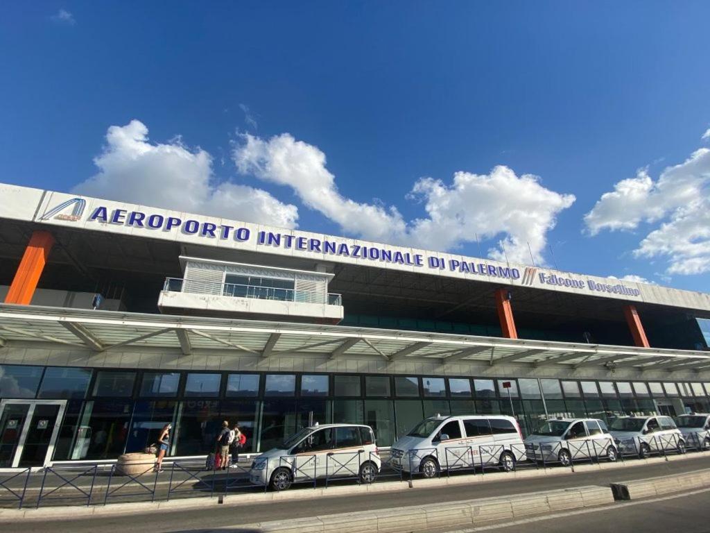 Hikkara Home Airport, Sea And Beach Carini Exterior photo